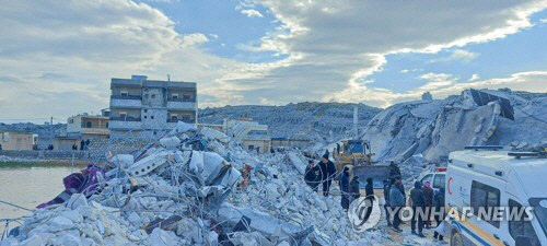 강진으로 파괴된 튀르키예 회색도시강진으로 대부분 건물이 파괴돼 회색빛으로 변한 튀르키예 도시 모습 [월드비전 제공]